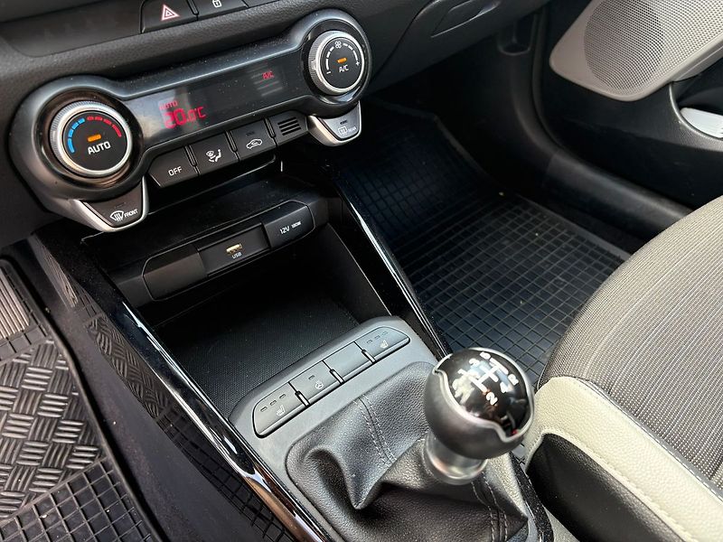 Kia Stonic 1,2 DPI EXCLUSIVE  + PREMIUM - fotka 13 z 13
