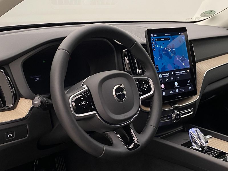 Volvo XC60 B5 AWD DARK PLUS AUT CZ - fotka 19 z 61