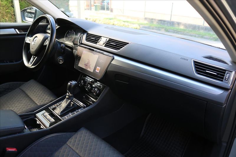 Škoda Superb 2,0 TDi, DSG , 4x4 - fotka 34 z 52