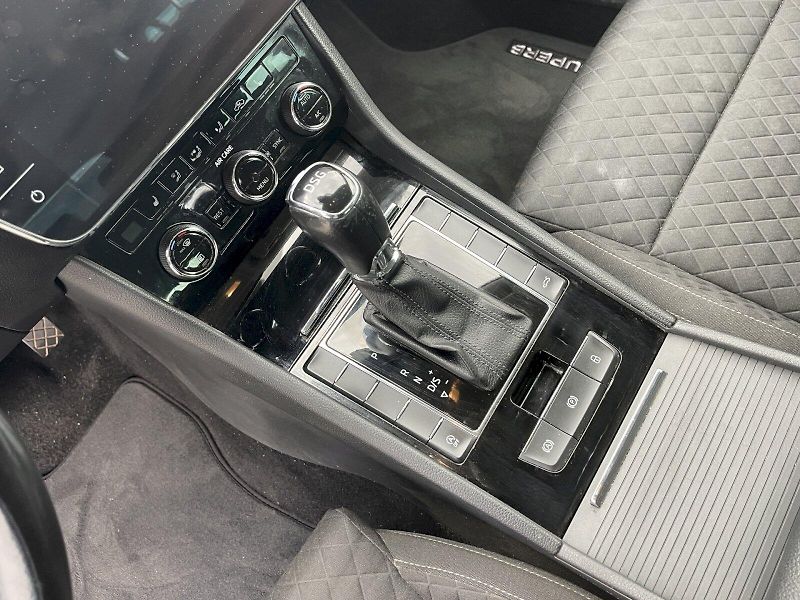 Škoda Superb (2017) Combi 2.0 TDI / 110 kW DSG Sty - fotka 18 z 30