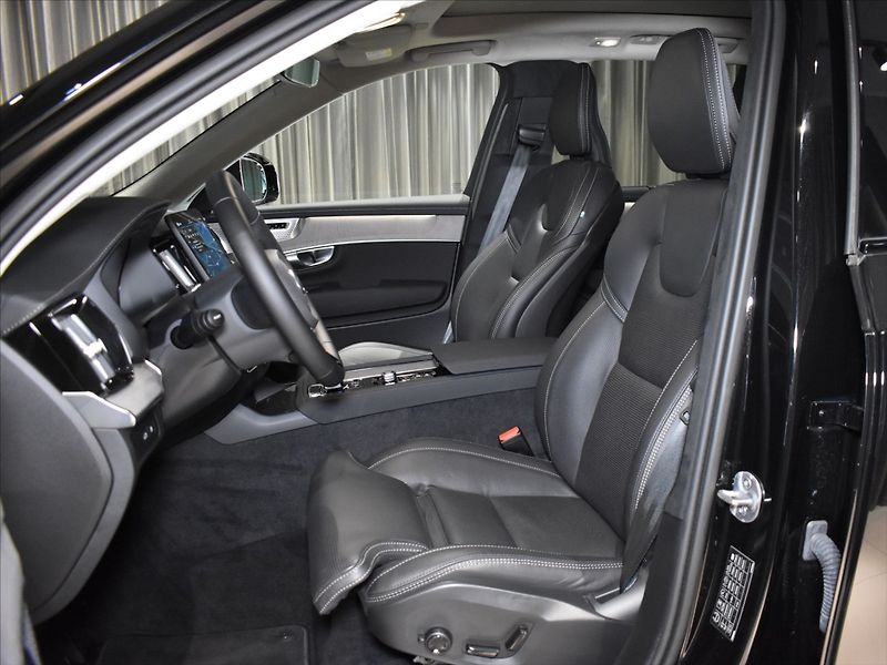 Volvo XC90 2,0 T8 AWD Ultra B&W,Vzduch, - fotka 10 z 35
