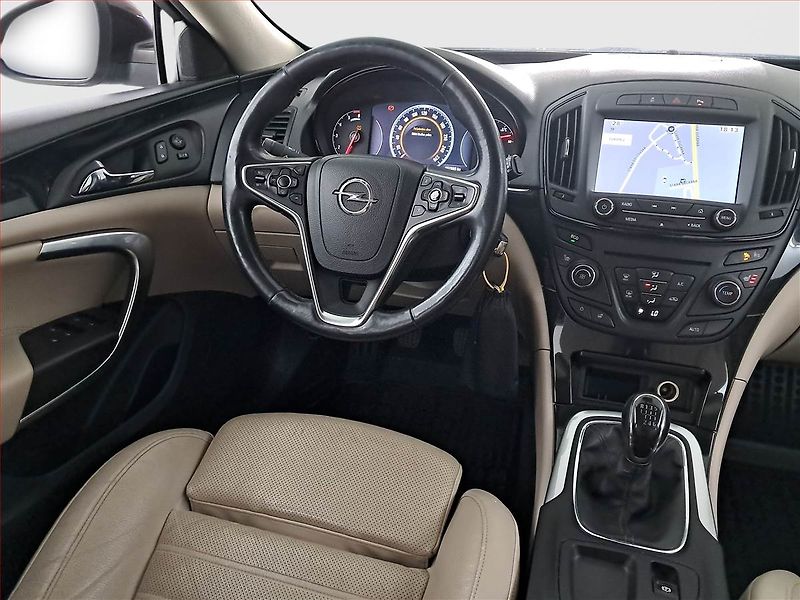 Opel Insignia (2015) 2.0 CDTI, Navi, Xenony - fotka 7 z 17