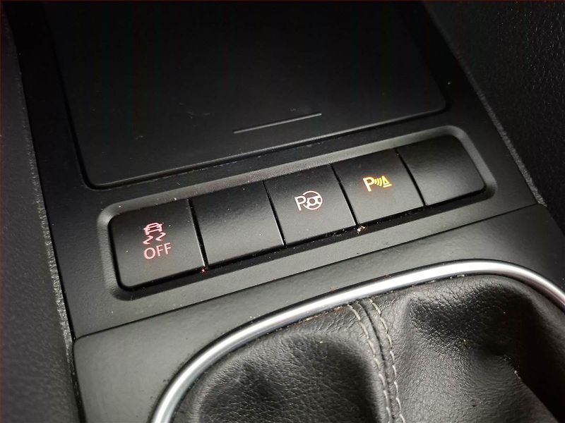 Volkswagen Golf (2011) Comfortline 1.6 TDI, Tempomat - fotka 16 z 17