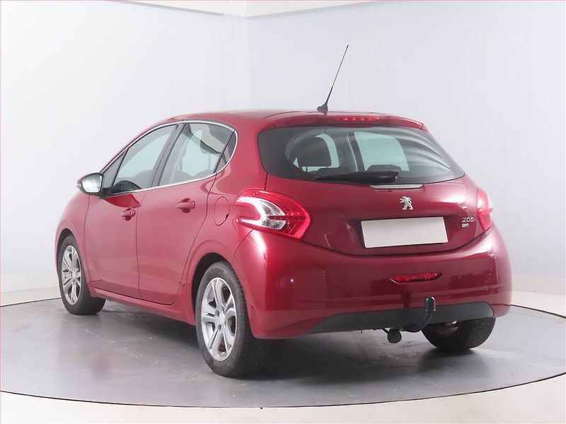 Peugeot 208 (2012) Active 1.6 e-HDi, Navi - fotka 4 z 16