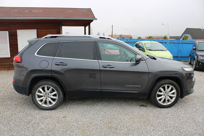 Jeep Cherokee (2018) 2,2 MJT 4X4 LIMITED KŮŽE NAVI  - fotka 8 z 22