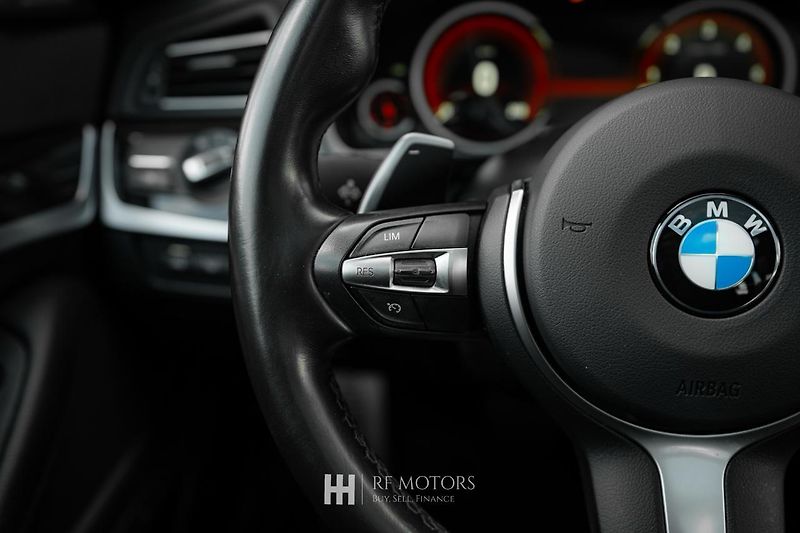 BMW Řada 5 (2013) M550d xDrive 280kW Touring - fotka 33 z 51