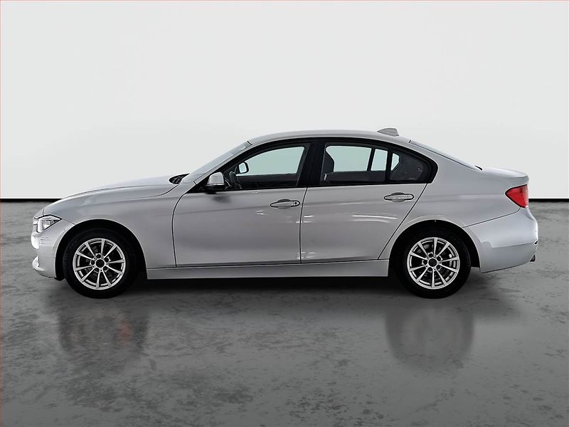 BMW Řada 3 (2012) 316 d, Xenony, Tempomat - fotka 3 z 20