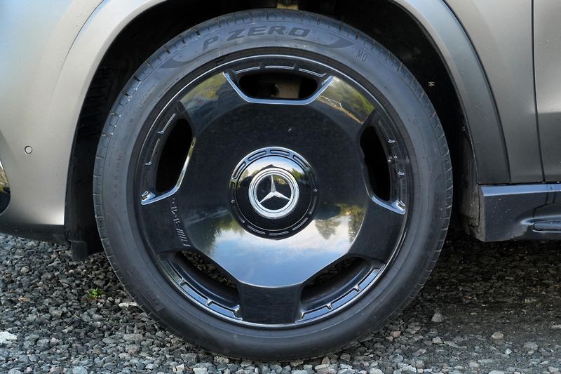Mercedes-Benz GLS 63 AMG 4Matic+, Webasto, Pano - fotka 4 z 47