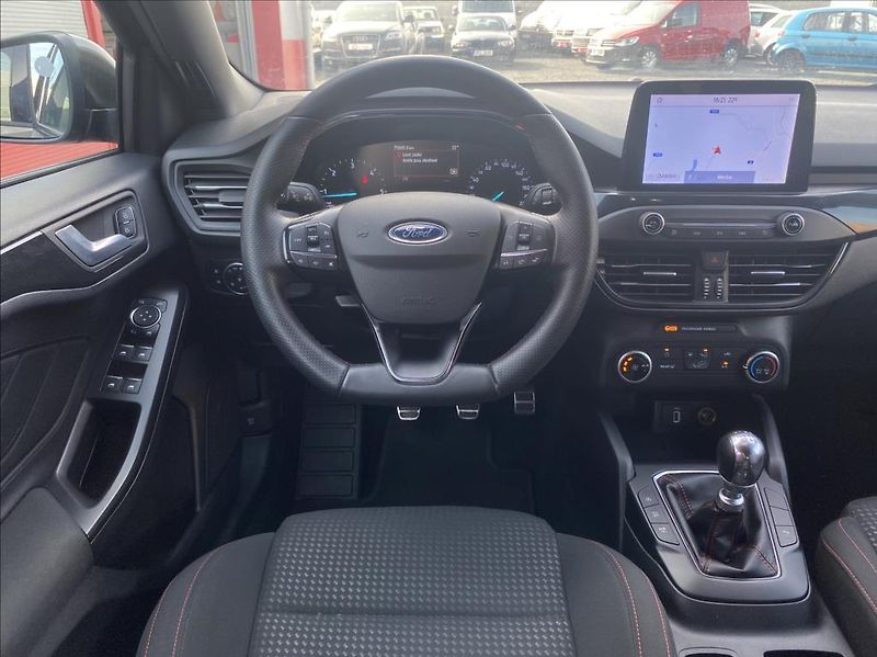 Ford Focus 1,5 TDCi  ST-line / záruka - fotka 20 z 42