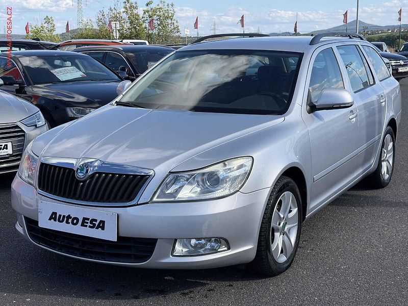 Škoda Octavia (2012) 1.6 TDi, ČR, AC - fotka 3 z 15