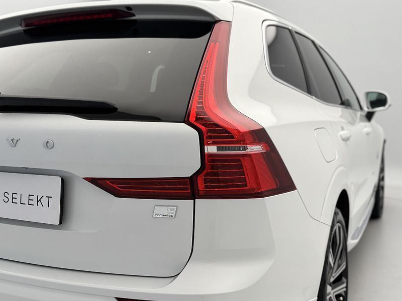 Volvo XC60 T8 AWD RECHARGE BRIGHT PLUS  - fotka 33 z 46
