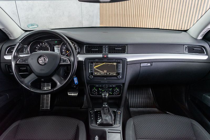 Škoda Superb 2.0 TDI DSG AMBITION BUSINESS - fotka 7 z 32