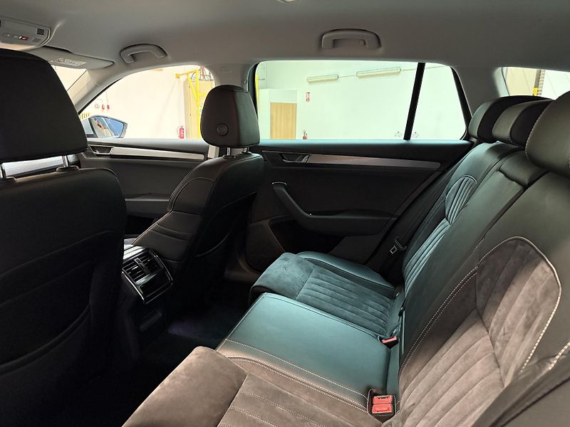 Škoda Superb 2.0 TDI 110kW Style Combi DSG - fotka 12 z 15