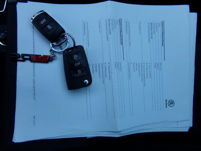 Škoda Octavia 2,0 COMBI RS 135kW BLACK EDITI - fotka 24 z 24