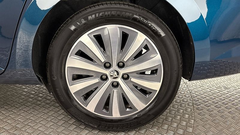 Škoda Superb 2.0 TDI DSG Style Combi - fotka 19 z 27