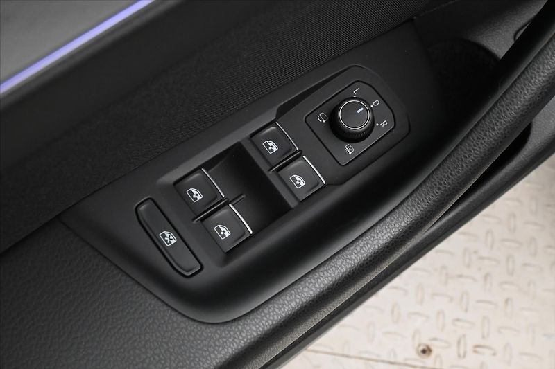 Volkswagen Passat 1,4 GTE TSI 160 kW DSG SoH 92% - fotka 26 z 33