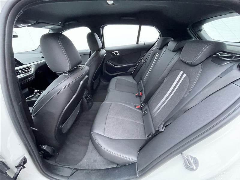 BMW Řada 1 2,0 120d xDrive AT8 Advantage - fotka 14 z 22