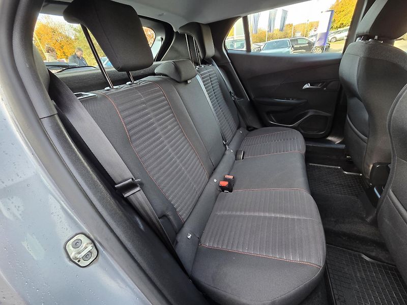 Peugeot 2008 (2020) 1.2 PT 100 ACTIVE MAN 6ST - fotka 11 z 27