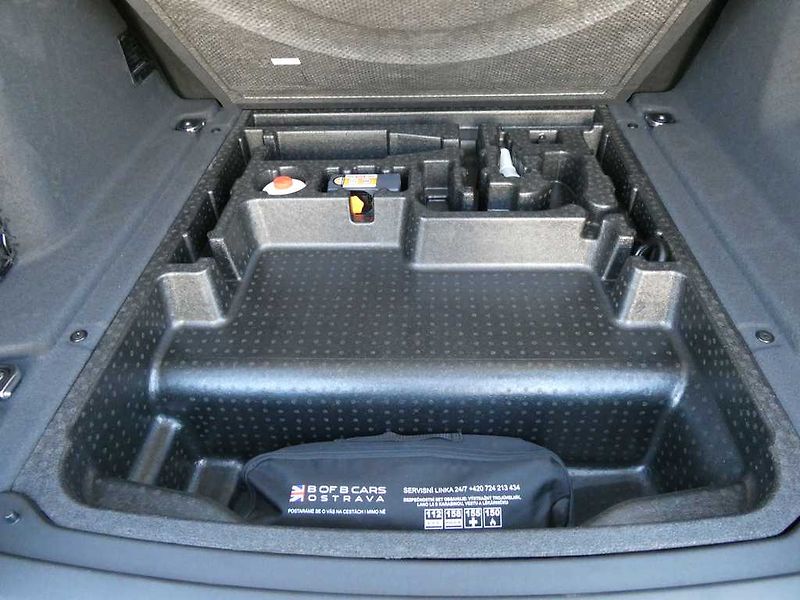 Land Rover Range Rover Velar 3,0 Dynamic SE D300 4x4 aut. - fotka 30 z 34