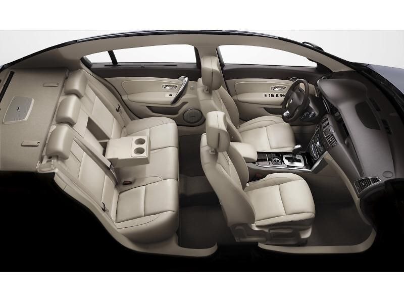 Renault Latitude je vlastně Samsung SM5, jen s jiným logem a drobnými změnami.