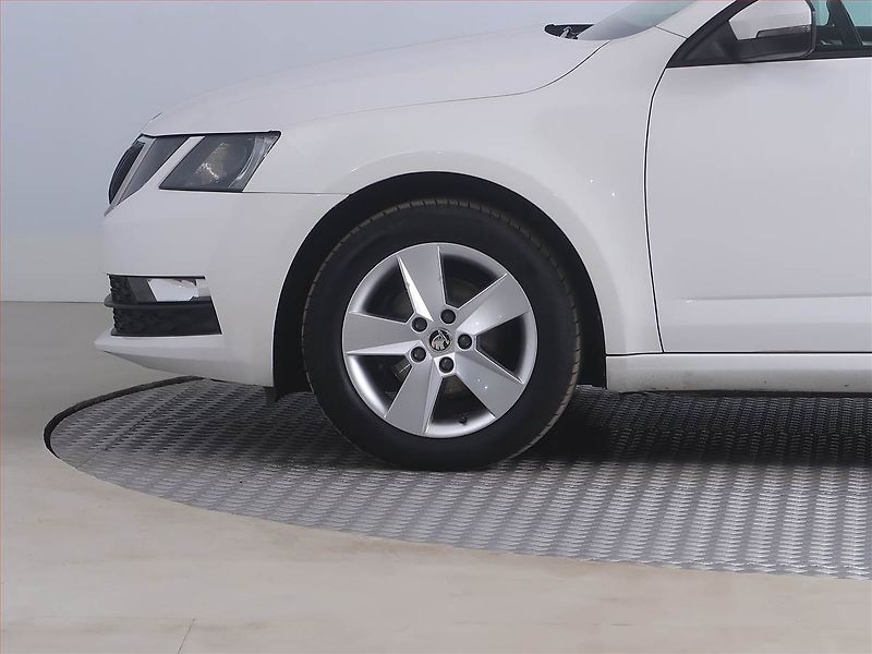 Škoda Octavia (2017) Ambition 1.6 TDI, Tempomat - fotka 14 z 17