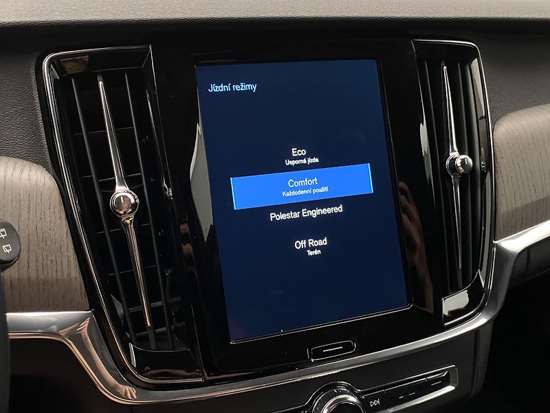 Volvo V90 CC D5 AWD MOMENTUM POLESTAR  - fotka 44 z 46