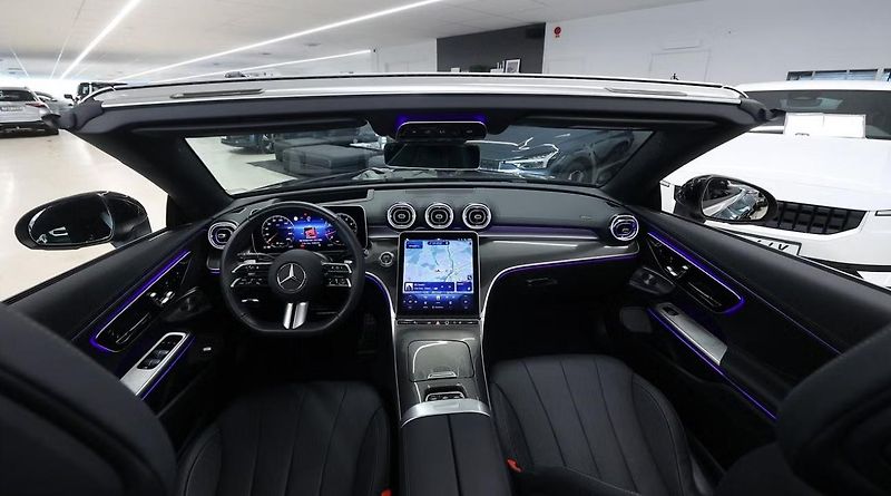 Mercedes-Benz CLE 300 4M AMG premium 360k HuD - fotka 10 z 22