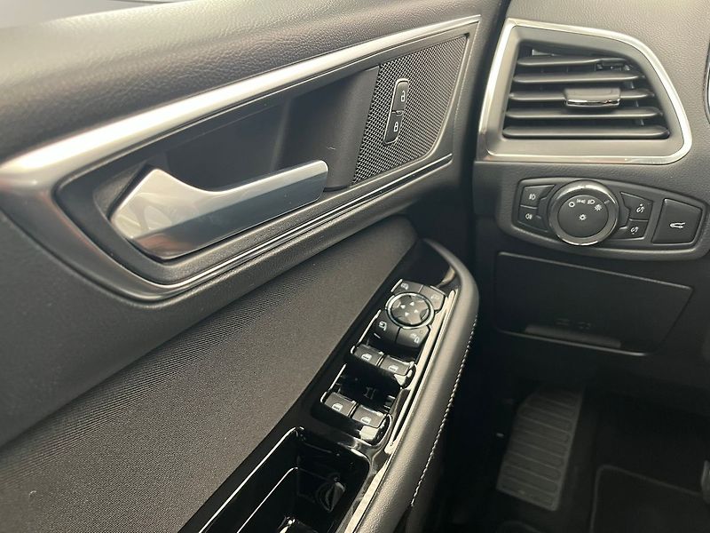 Ford Galaxy 2.5 HEV TITANIUM 7 míst - fotka 21 z 62