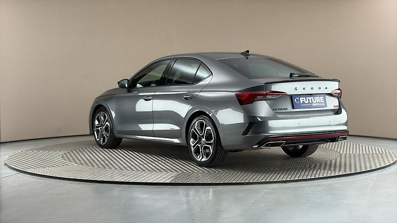 Škoda Octavia 2.0 TSI RS - fotka 2 z 27
