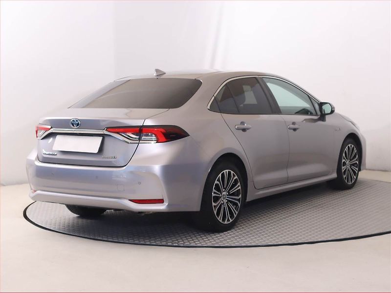 Toyota Corolla (2022) Comfort 1.8 Hybrid, Automat - fotka 5 z 21