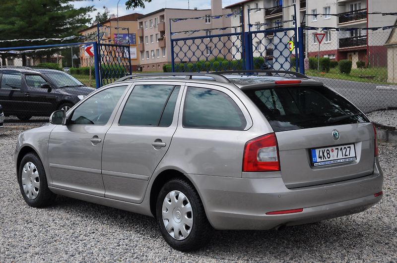 Škoda Octavia II 2.0TDi 103kW KOMBI Ambition - fotka 4 z 13