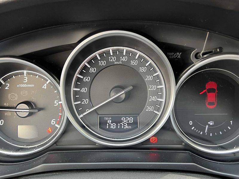 Mazda 6 2.2Skyactiv-D 110kW PO SERVISU - fotka 12 z 13