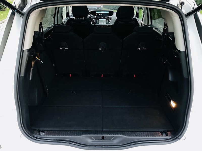 Citroën Grand C4 Picasso 2.0HDi MANUÁL 7MÍST KAMERY 360 - fotka 21 z 52