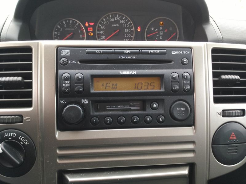 Nissan X-Trail 2,5i AWD /121 kW/  - fotka 22 z 37