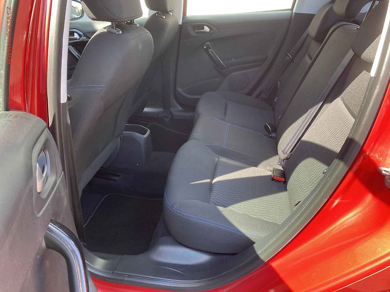 Peugeot 208 (2019) 1.2PT, Signature, AC, park - fotka 10 z 18