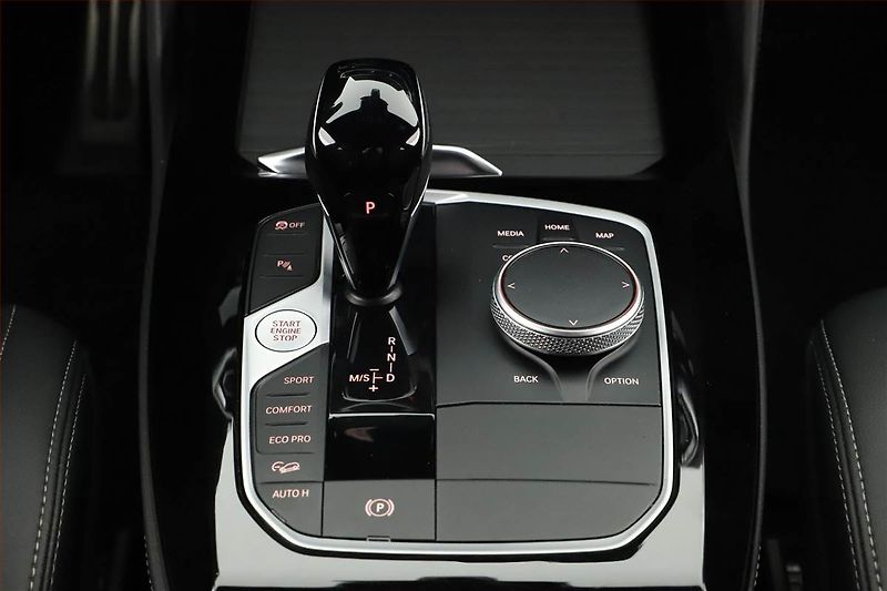 BMW X4 (2024) xDrive20i - fotka 10 z 25