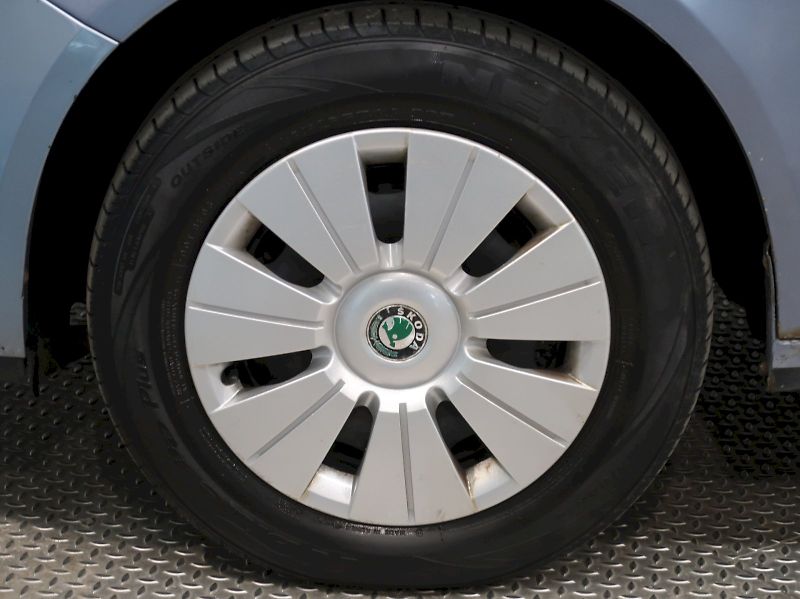 Škoda Roomster (2007) STYLE 1.4i 16V 63KW TAŽNÉ - fotka 12 z 26