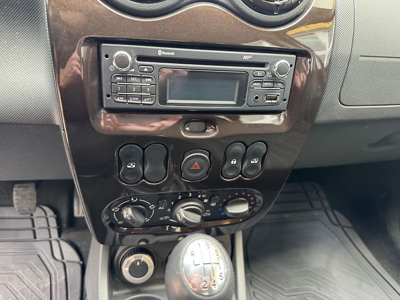 Dacia Duster (2012) 1.6i 77kW 4x4 - fotka 11 z 20