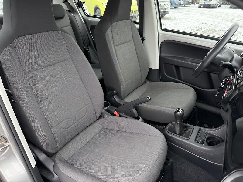 Volkswagen up! 1.0MPi 44kW Klima - fotka 14 z 16