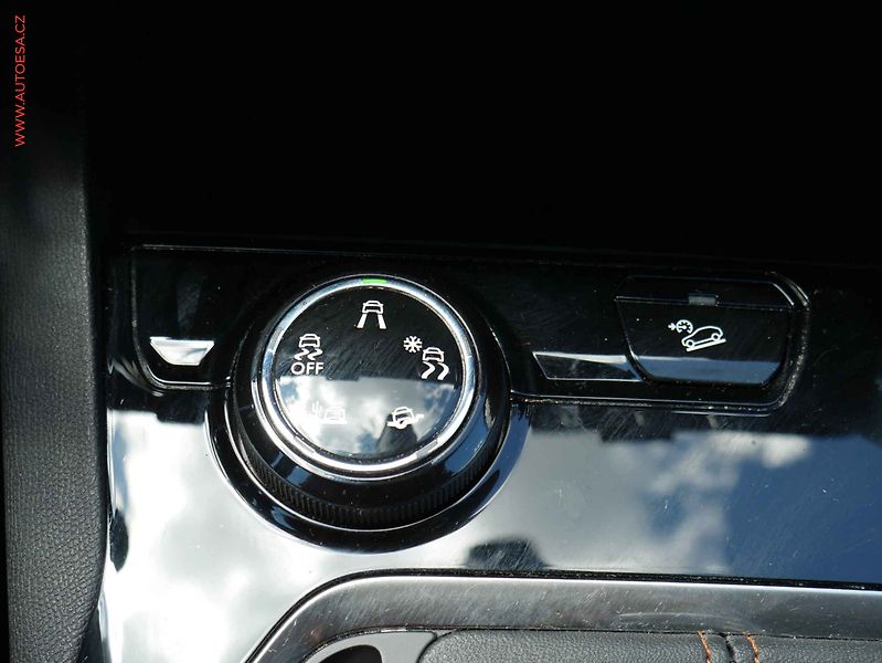 Peugeot 3008 (2020) 1.2 PT, ČR, Active - fotka 19 z 19