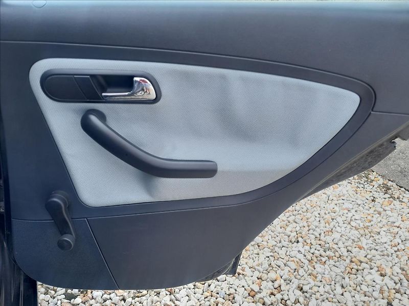 Seat Ibiza 1,4i16V - fotka 29 z 40