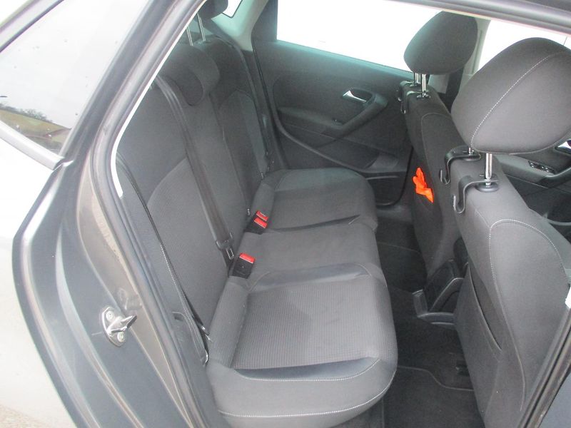 Volkswagen Polo 1.2 TSi KLIMA - fotka 13 z 32