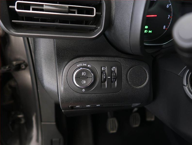 Opel Combo (2019) Enjoy 1.2 Turbo, 7Míst, 1Maj - fotka 15 z 18