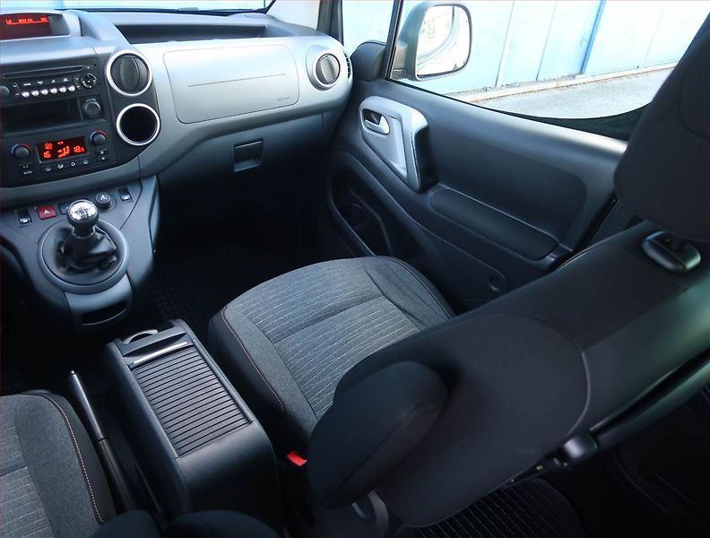 Citroën Berlingo (2017) XTR 1.6 VTi, 5Míst, SR, 1Maj - fotka 8 z 16
