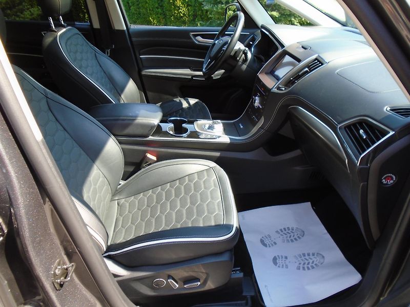 Ford S-MAX 2.0 EcoBlue 140kW 8AT Vignale - fotka 36 z 49