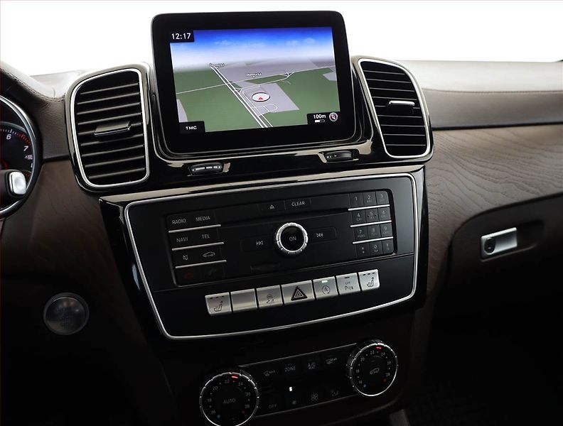 Mercedes-Benz GLS (2018) 400 4MATIC - fotka 10 z 25