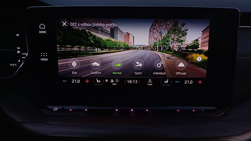 Škoda Octavia SCOUT TSI 4x4-WEBA-PANO-HUD-TZ - fotka 38 z 50