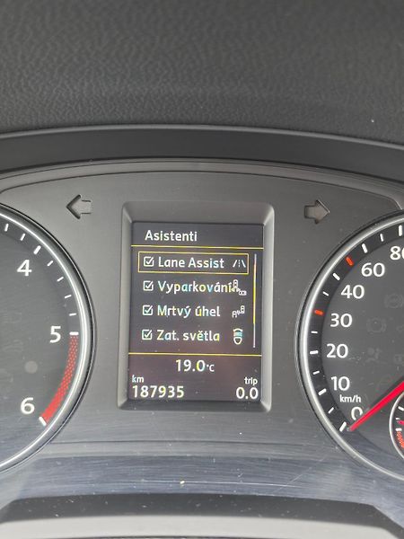 Volkswagen Sharan 2.0TDI DSG 4x4 7-M Webasto TZ - fotka 20 z 33