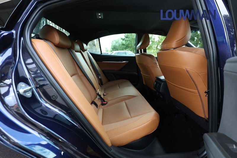Toyota Camry 2.5  HEV CVT Prestige - fotka 23 z 29