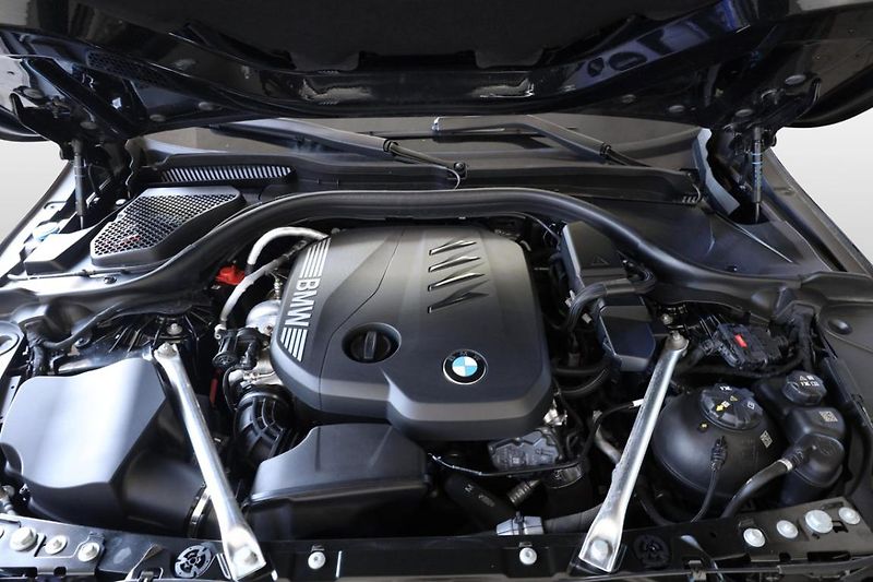 BMW Řada 5 520d xDrive - fotka 9 z 32